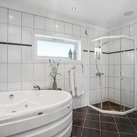 Arctic Homes - Borealis Villa *